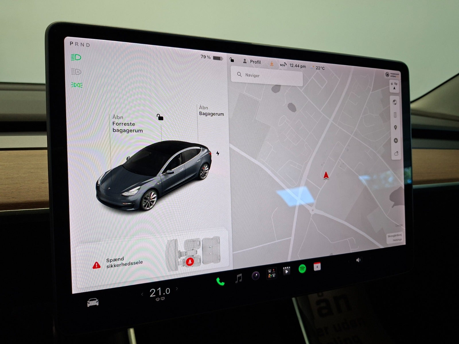 Grå Tesla Model 3 fra 2019