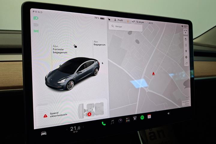 Grå Tesla Model 3 fra 2019