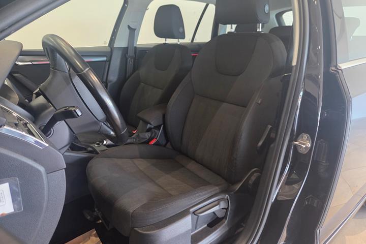 Sort Skoda Octavia fra 2018