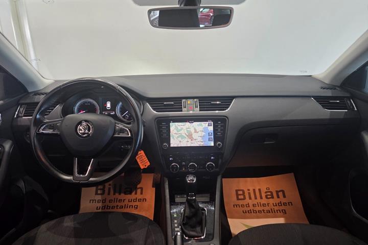 Sort Skoda Octavia fra 2018