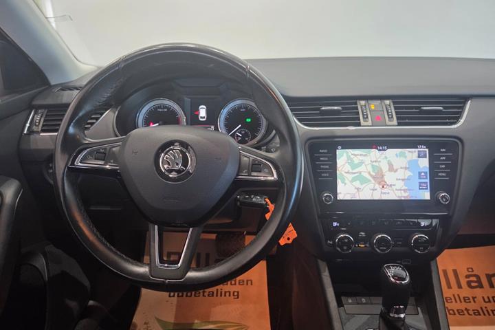 Sort Skoda Octavia fra 2018