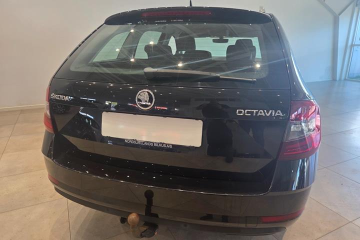 Sort Skoda Octavia fra 2018