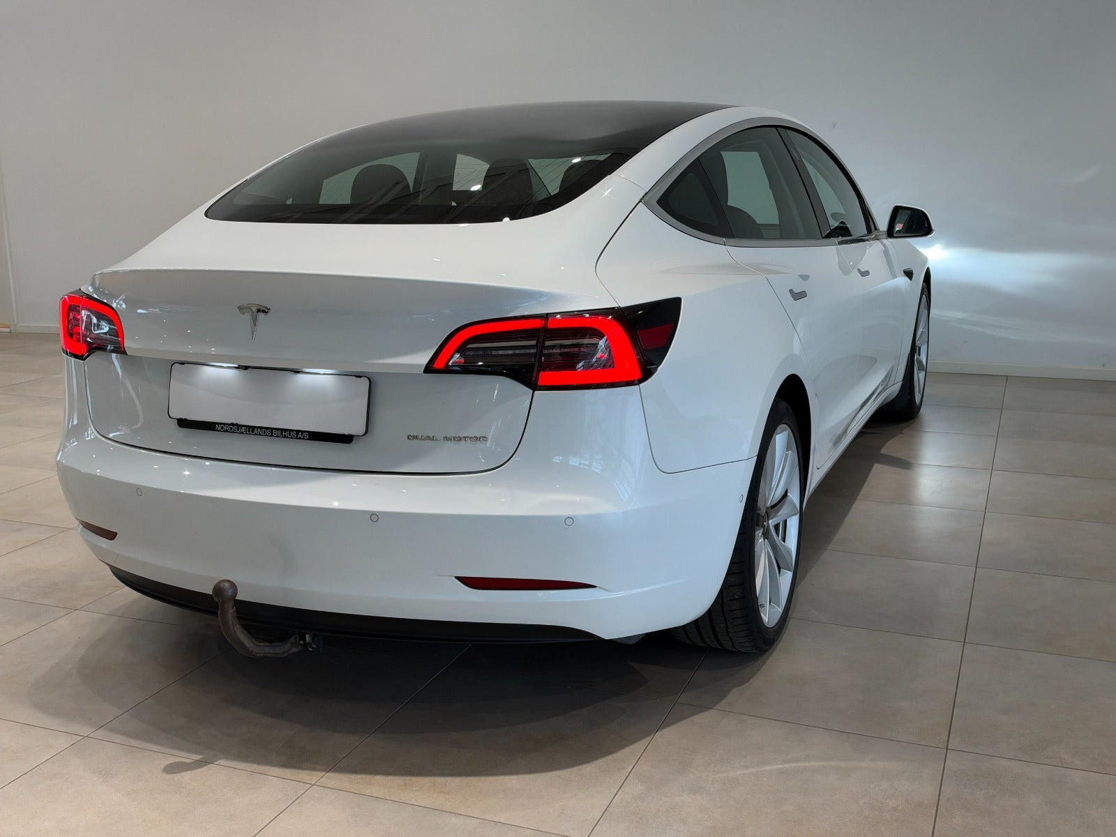 Hvid Tesla Model 3 fra 2020