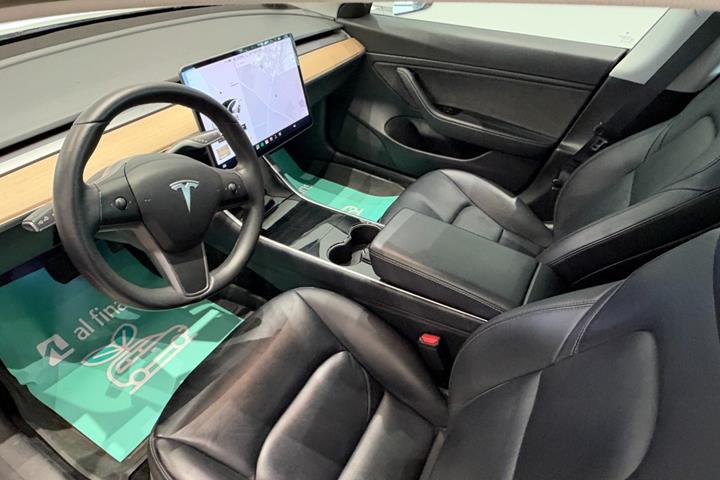 Hvid Tesla Model 3 fra 2020