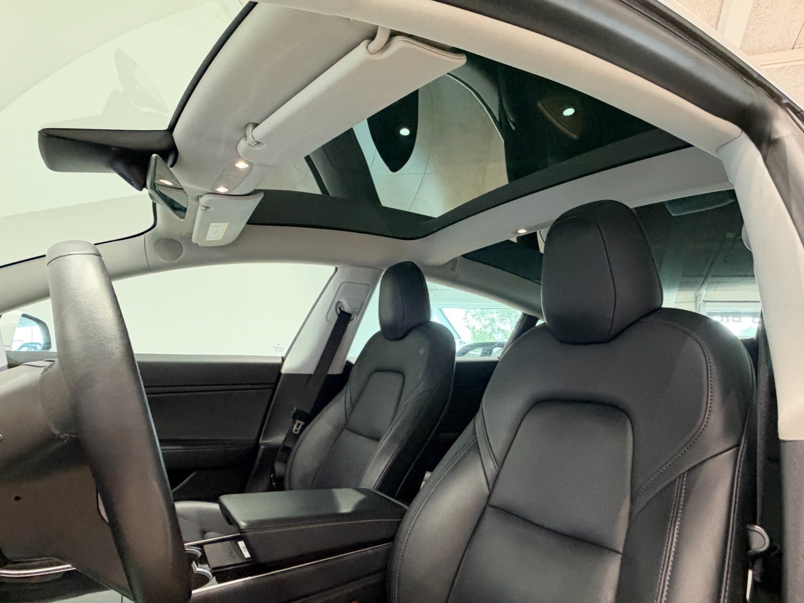 Hvid Tesla Model 3 fra 2020