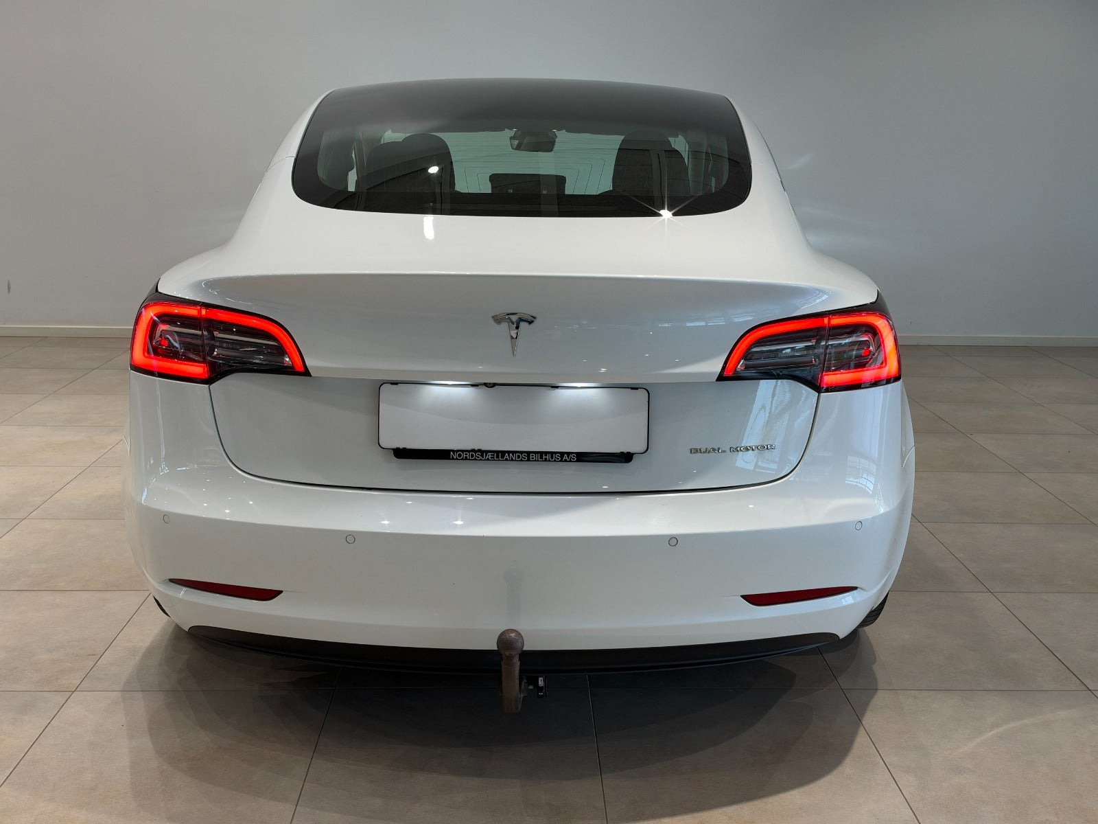 Hvid Tesla Model 3 fra 2020