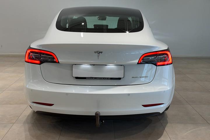 Hvid Tesla Model 3 fra 2020