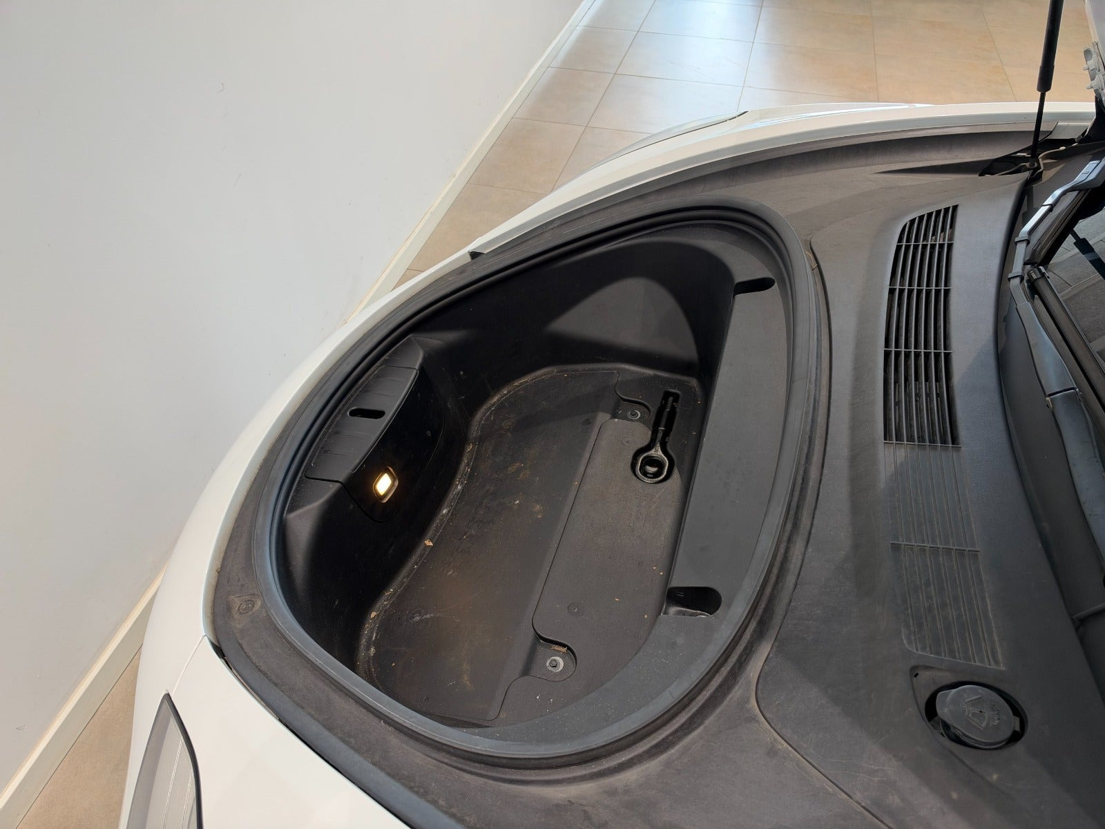 Hvid Tesla Model 3 fra 2020