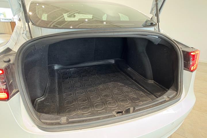 Hvid Tesla Model 3 fra 2020
