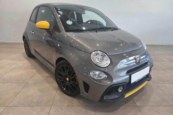 Grå Abarth 595 fra 2018