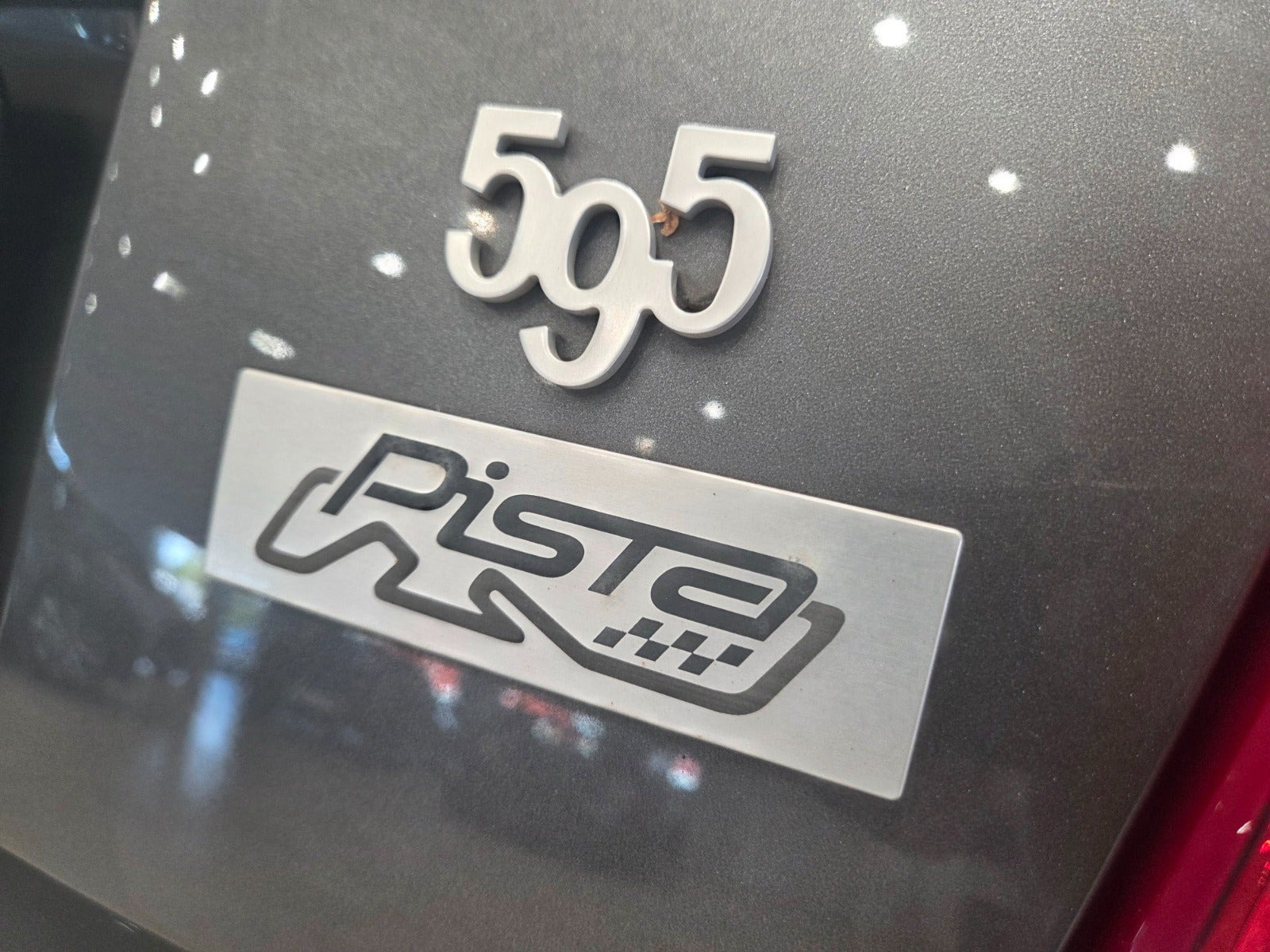 Grå Abarth 595 fra 2018