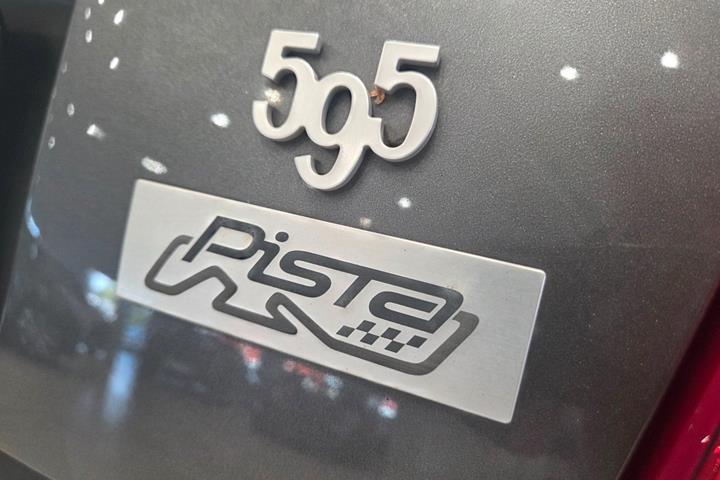 Grå Abarth 595 fra 2018