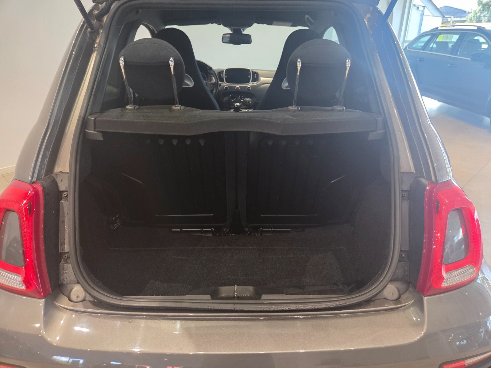 Grå Abarth 595 fra 2018