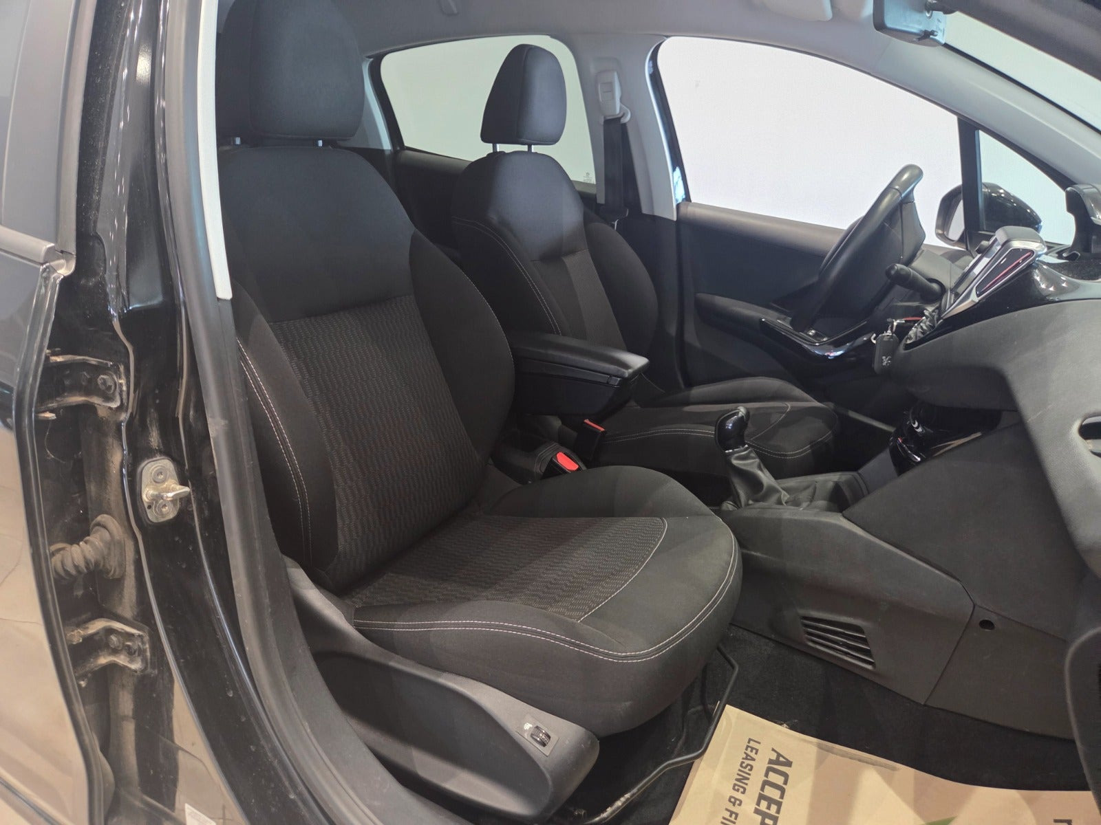 Sort Peugeot 208 fra 2017