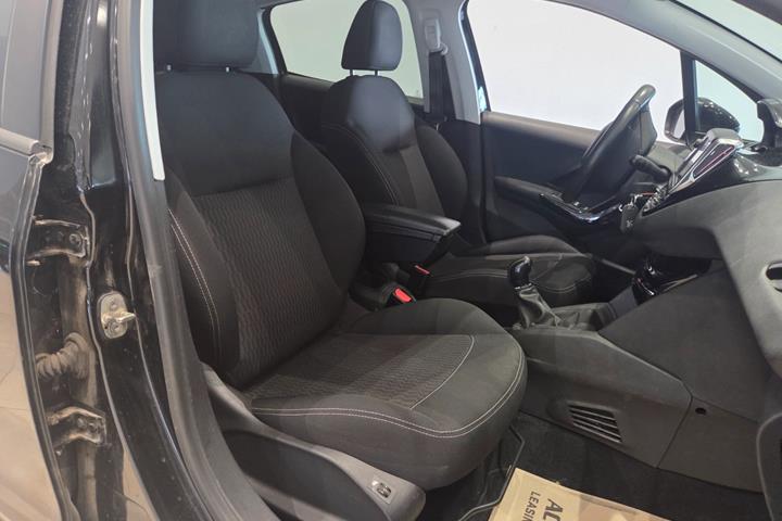 Sort Peugeot 208 fra 2017