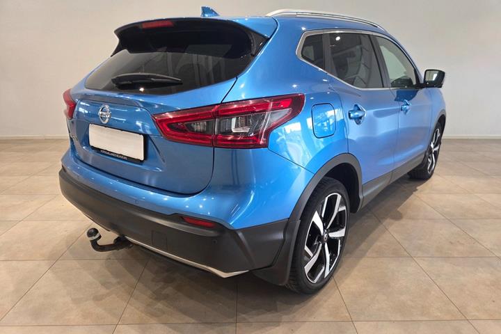 Blå Nissan Qashqai fra 2018