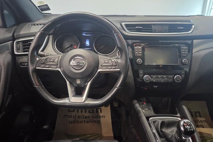 Blå Nissan Qashqai fra 2018
