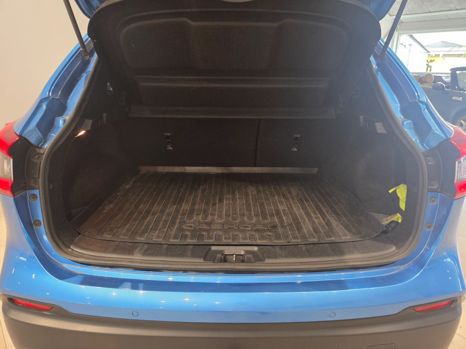 Blå Nissan Qashqai fra 2018