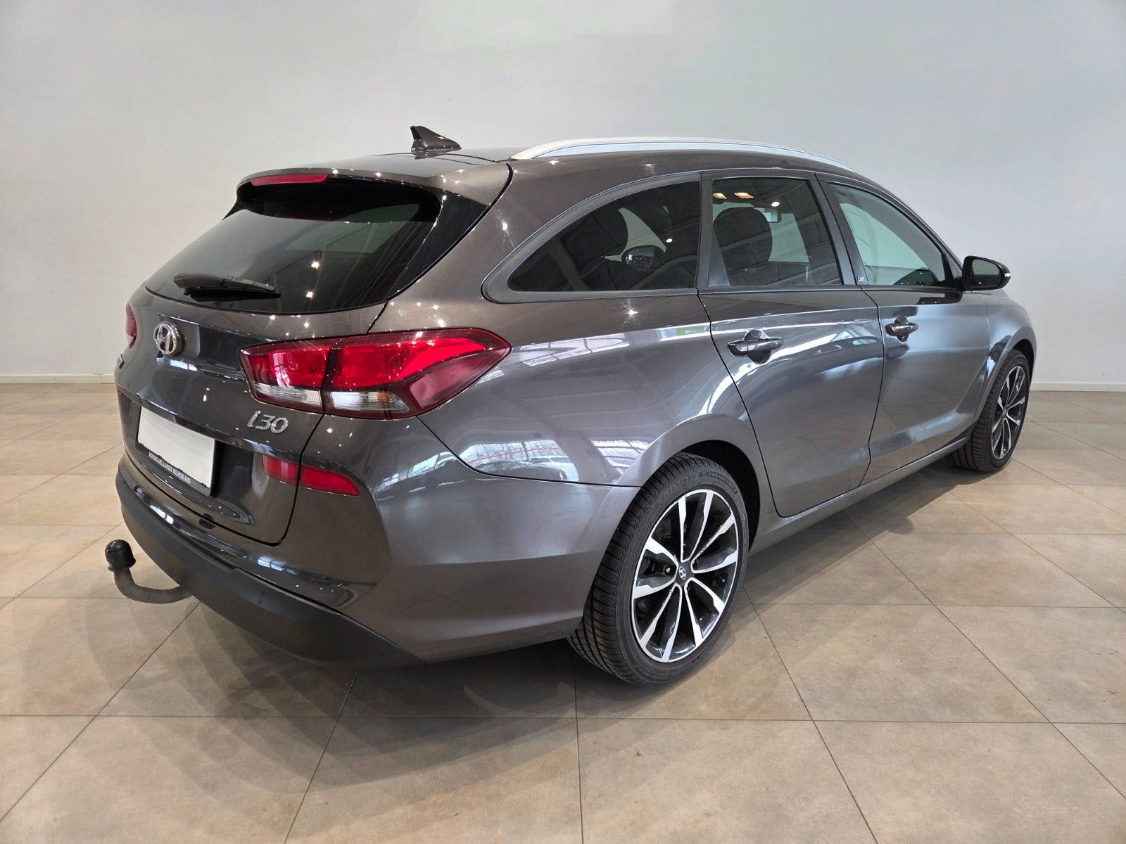 Grå Hyundai i30 fra 2018