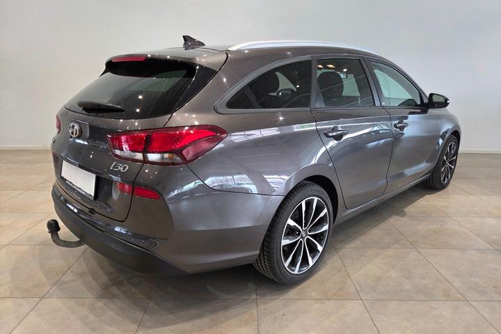 Grå Hyundai i30 fra 2018