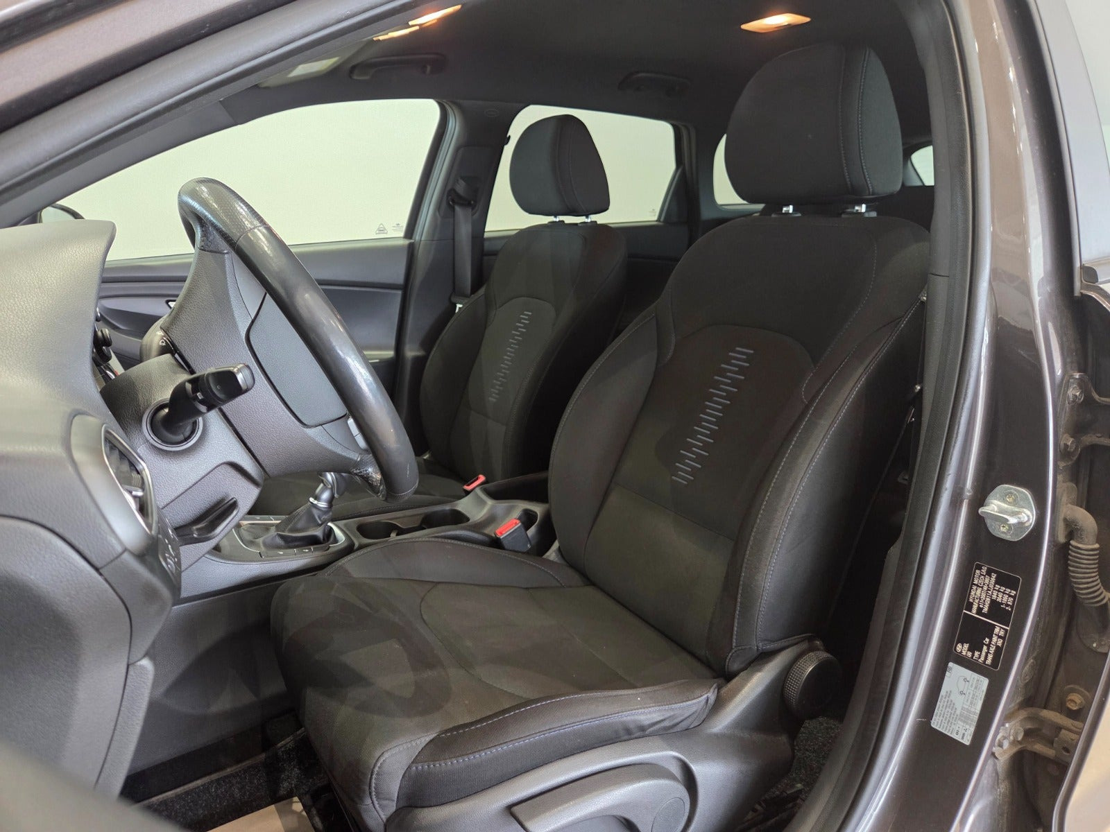 Grå Hyundai i30 fra 2018