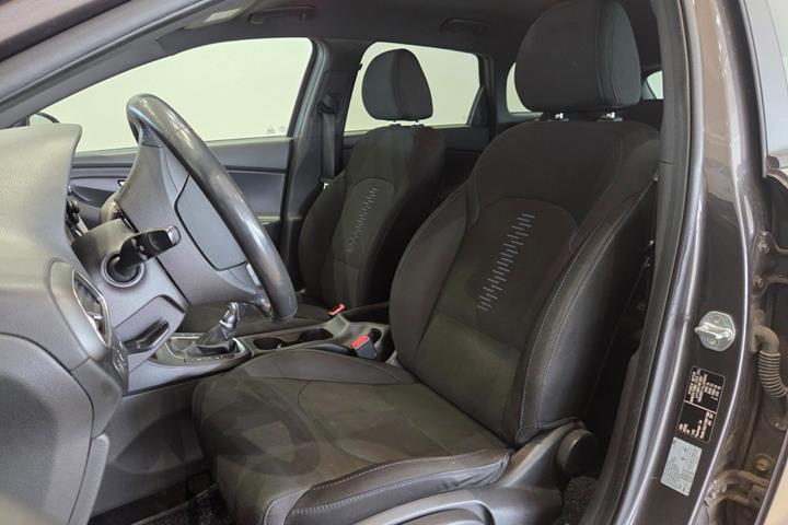 Grå Hyundai i30 fra 2018