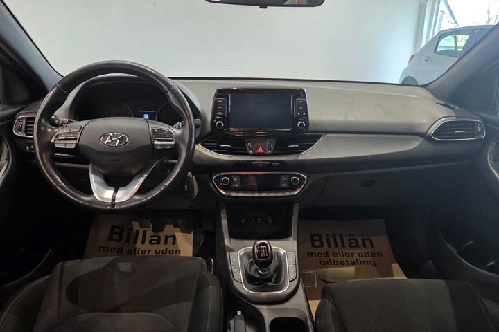 Grå Hyundai i30 fra 2018