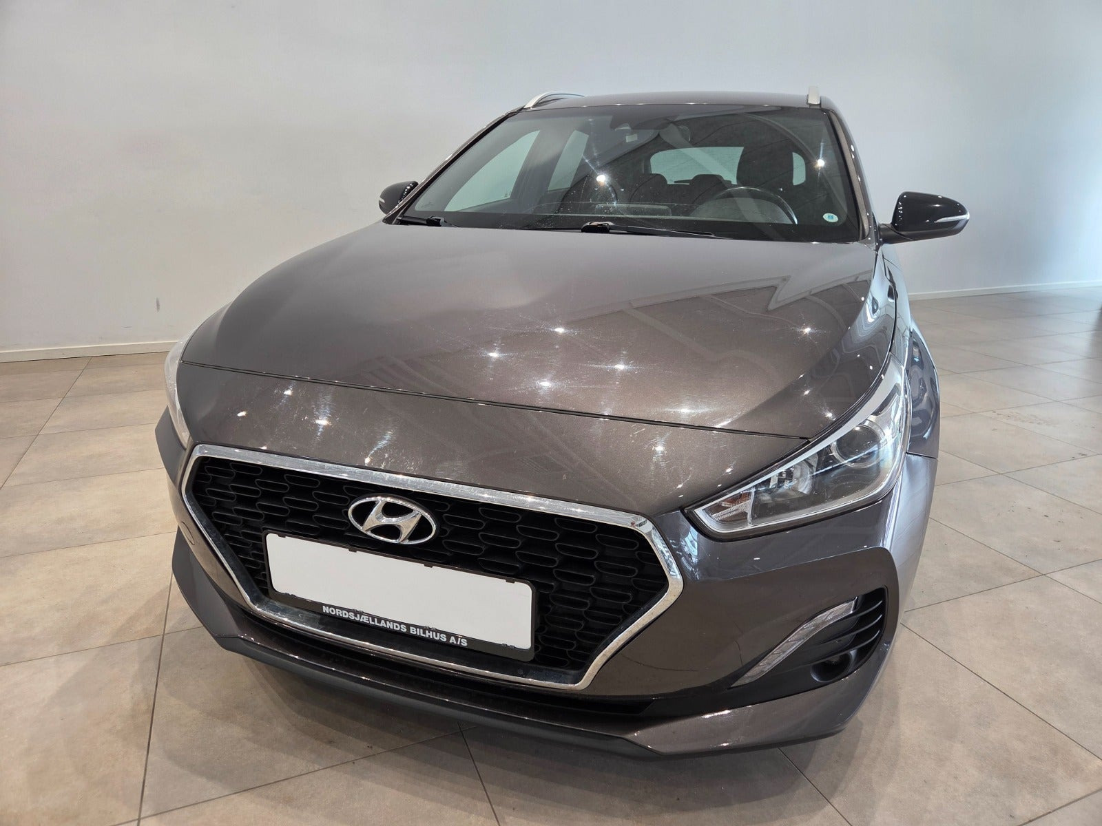 Grå Hyundai i30 fra 2018