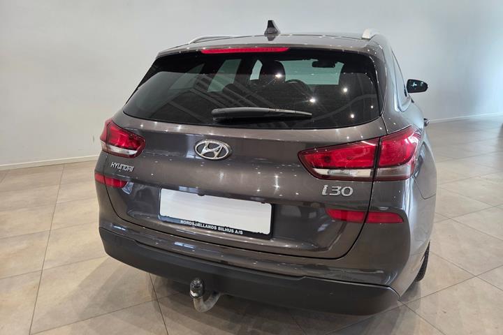 Grå Hyundai i30 fra 2018