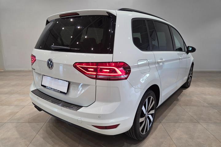 Hvid VW Touran fra 2018