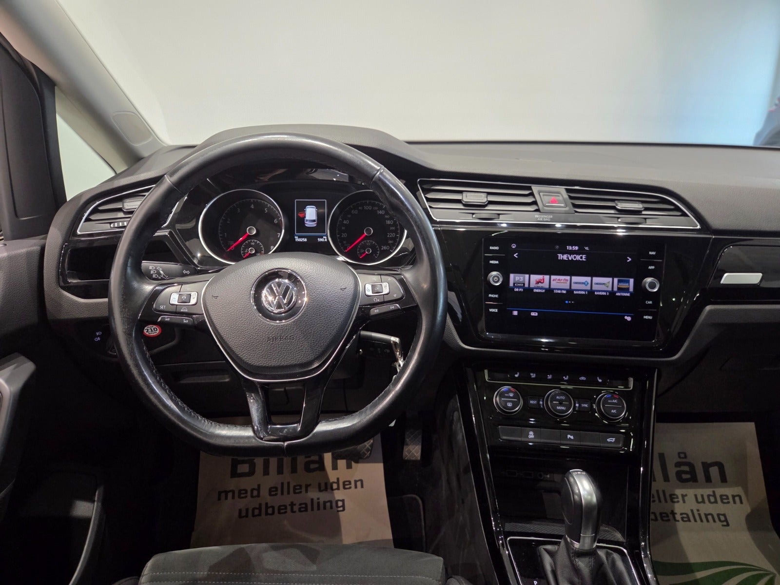 Hvid VW Touran fra 2018