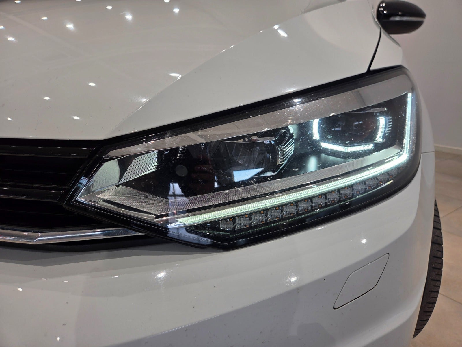 Hvid VW Touran fra 2018