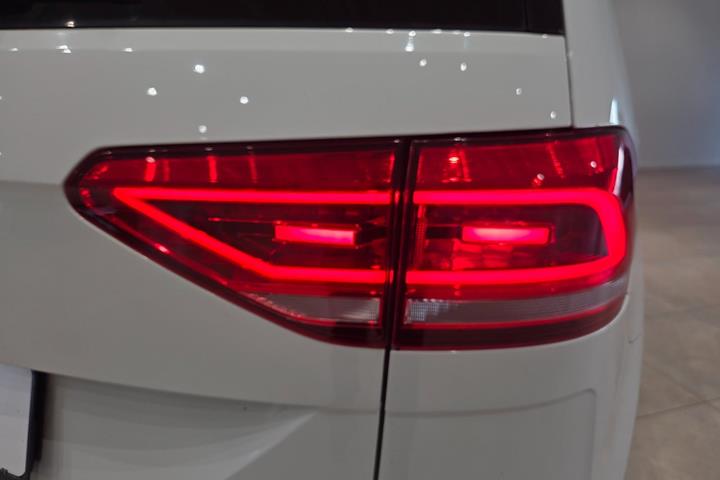 Hvid VW Touran fra 2018