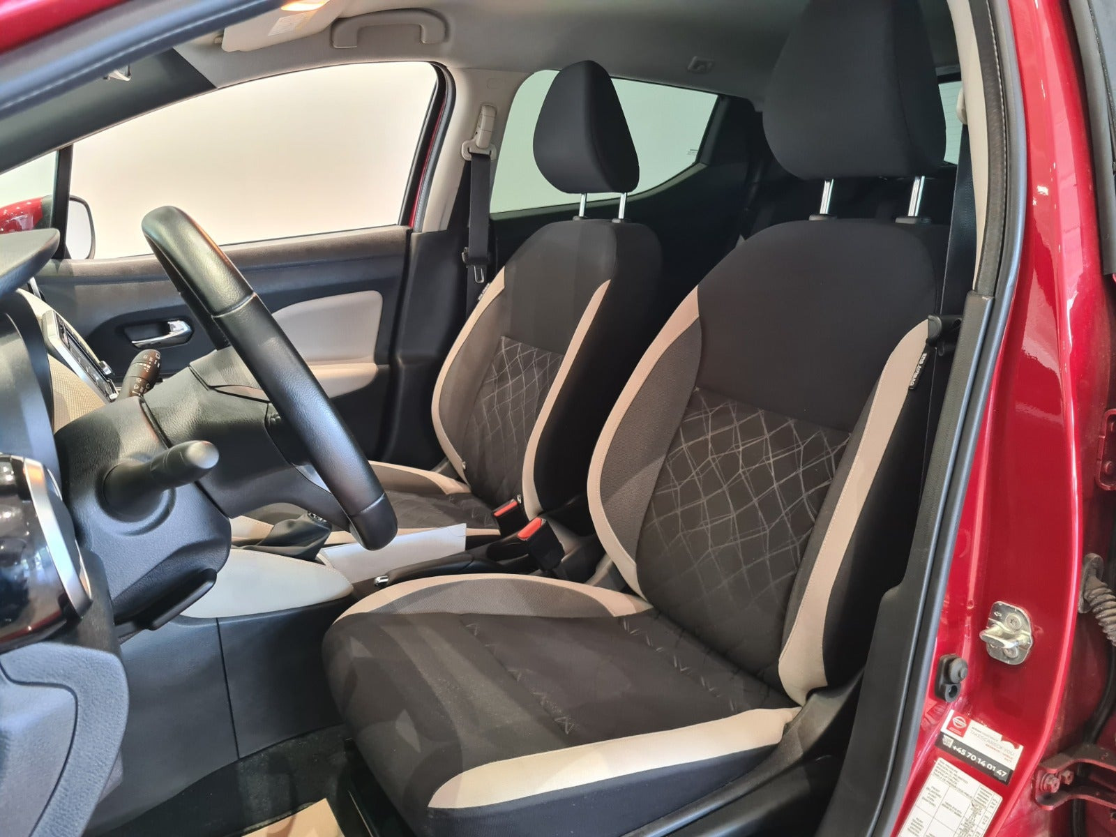 Rød Nissan Micra fra 2017