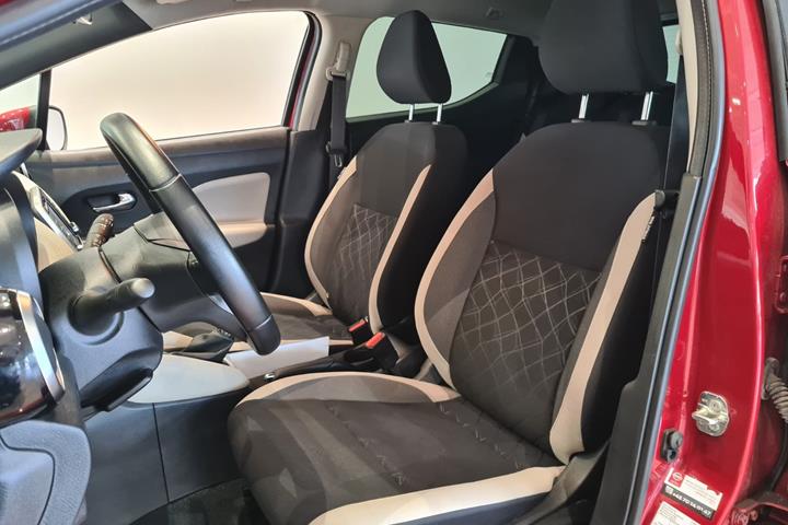 Rød Nissan Micra fra 2017