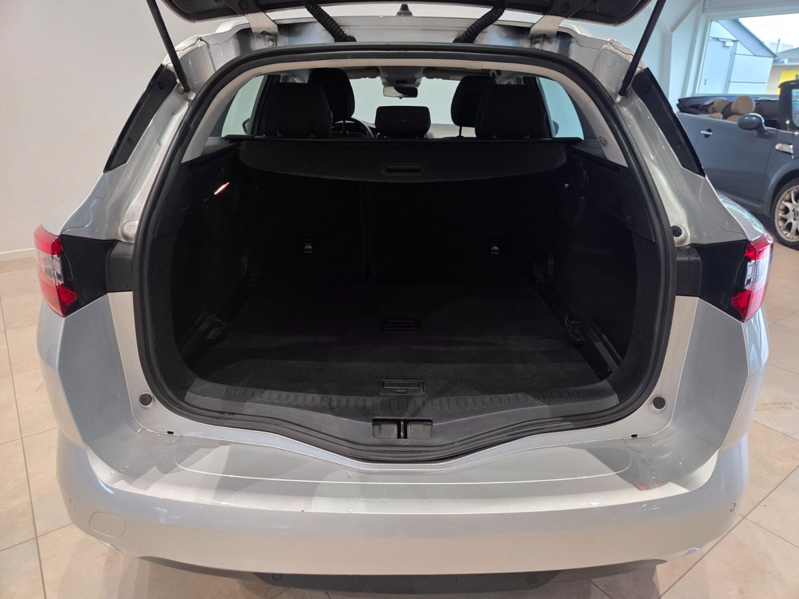 Sølv Renault Megane IV fra 2020