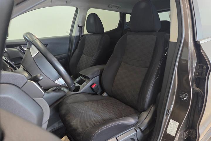 Brun Nissan Qashqai fra 2016