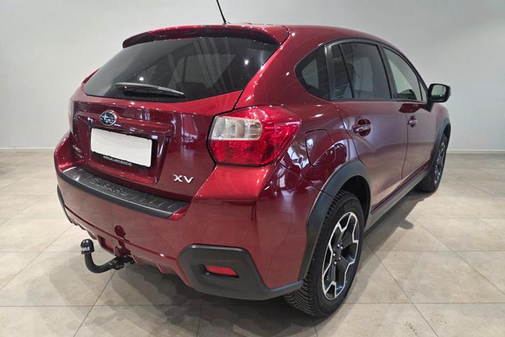 Rød Subaru XV fra 2012