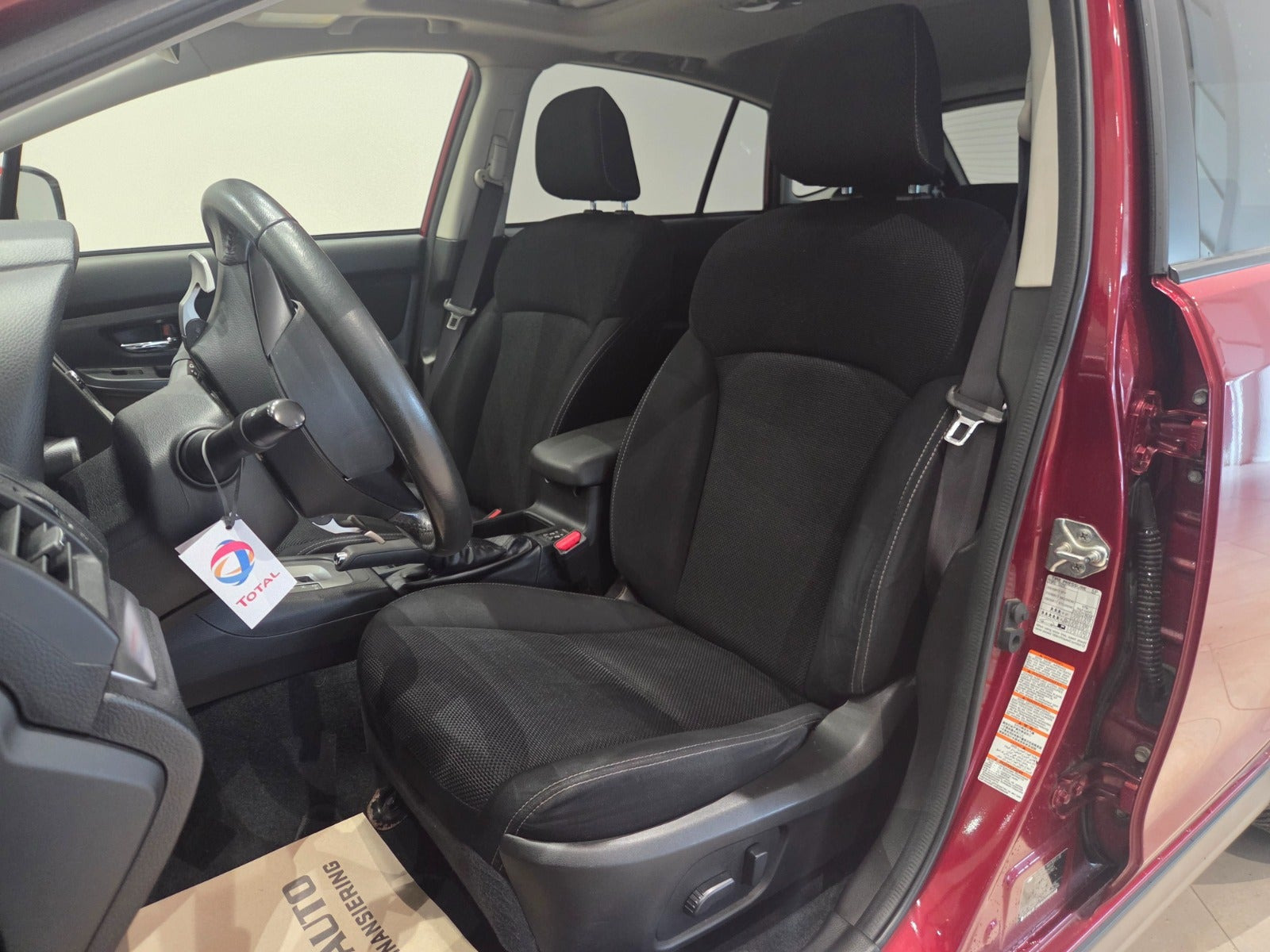 Rød Subaru XV fra 2012