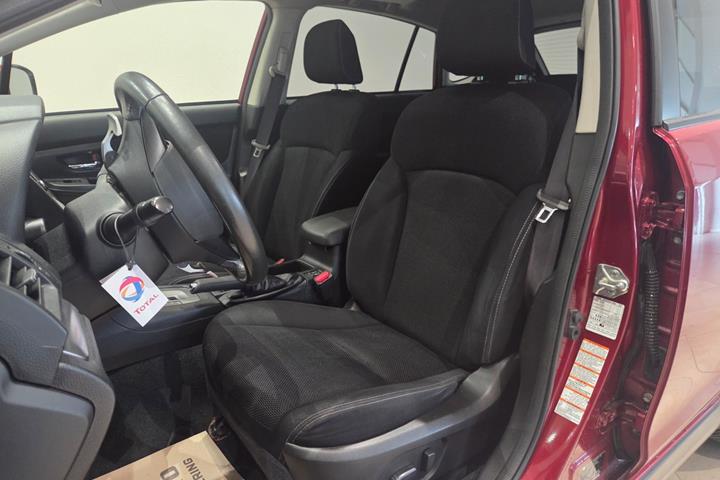Rød Subaru XV fra 2012