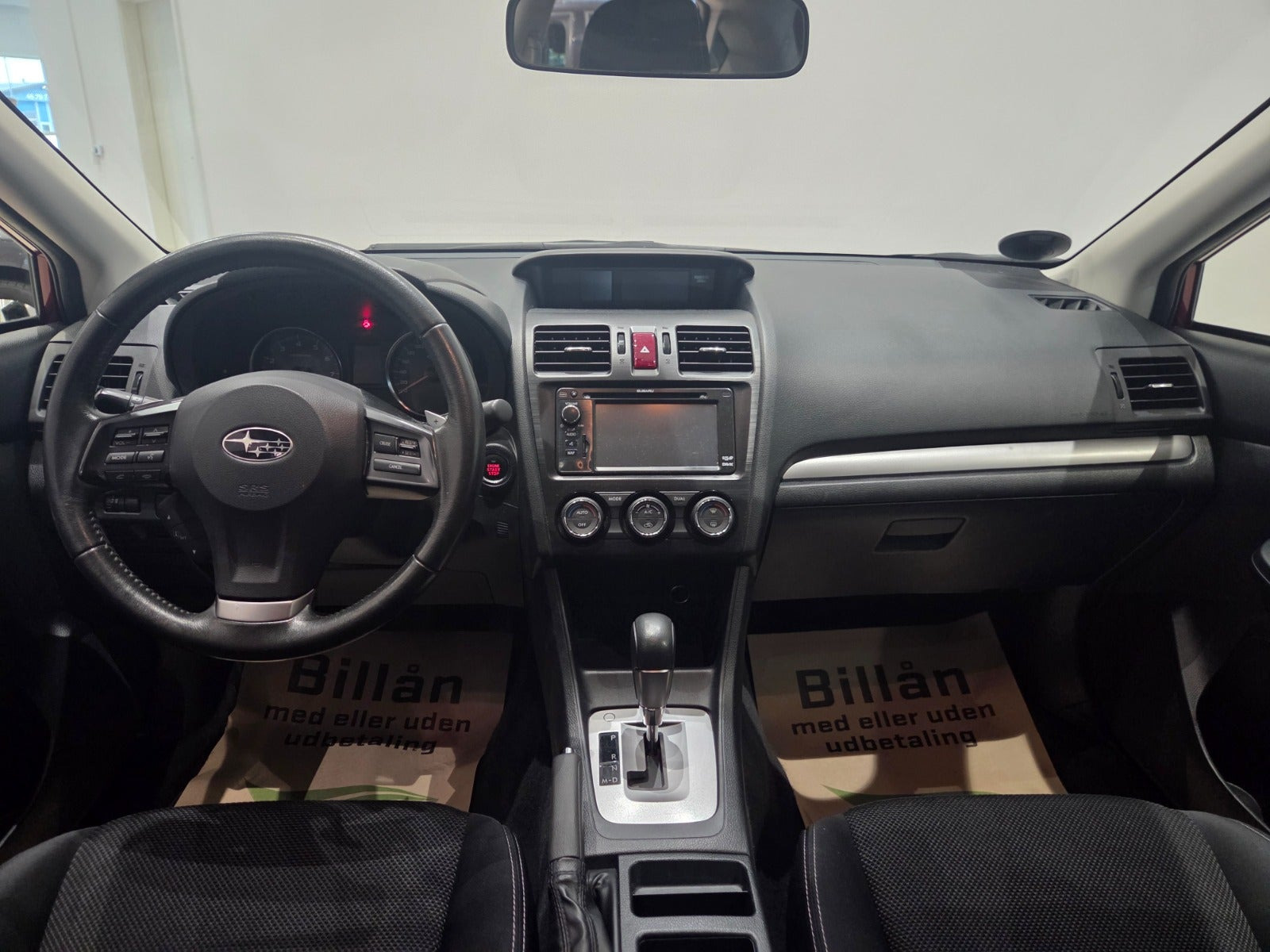 Rød Subaru XV fra 2012