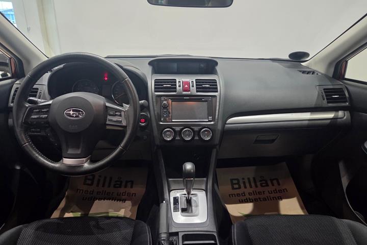 Rød Subaru XV fra 2012