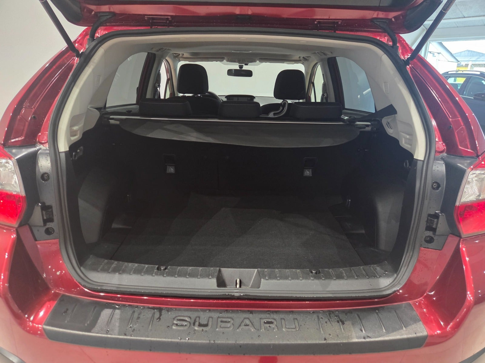 Rød Subaru XV fra 2012