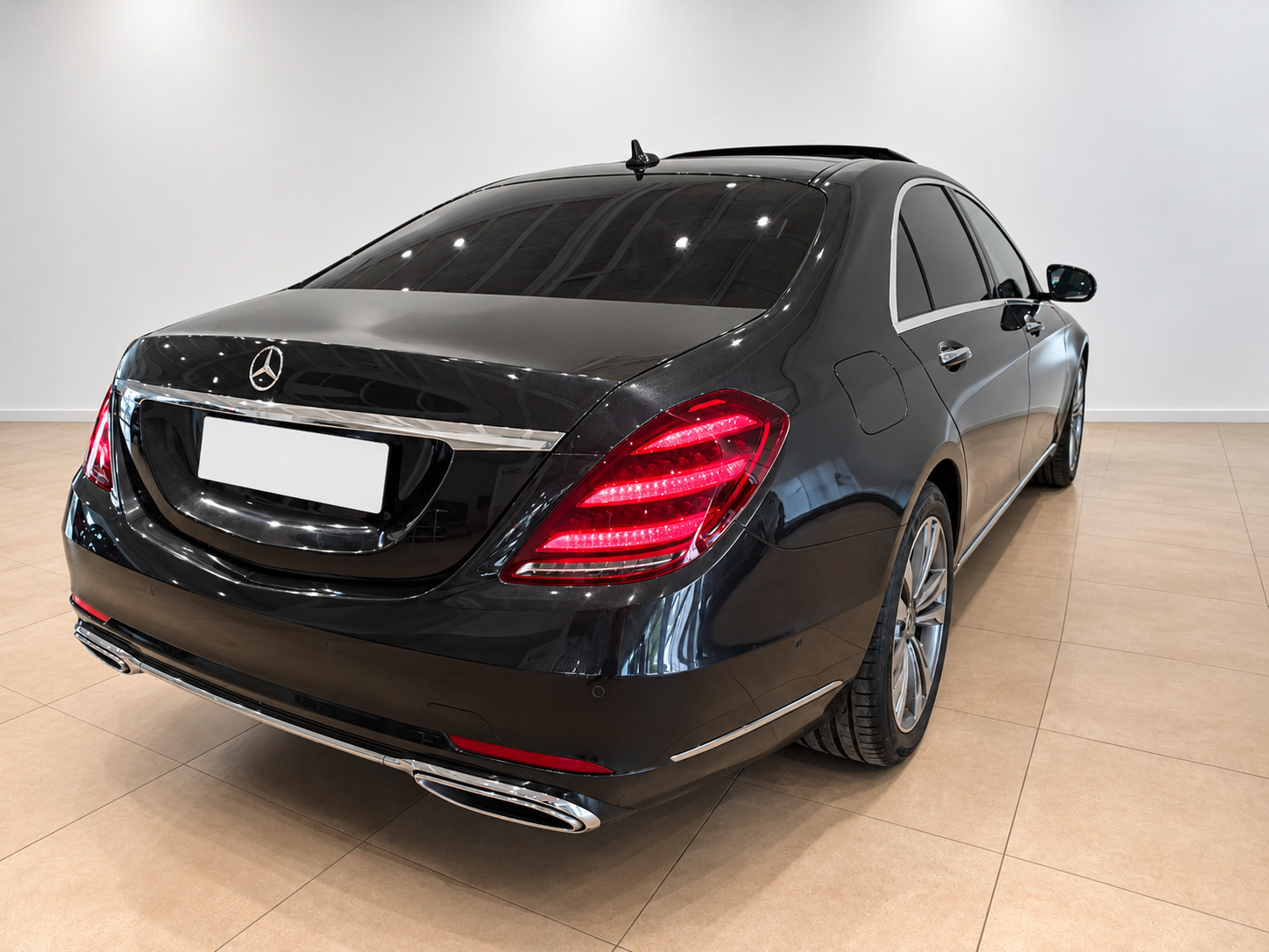 Beige Mercedes S400 d fra 2018