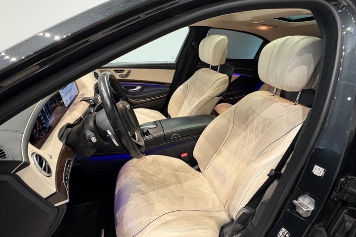 Beige Mercedes S400 d fra 2018