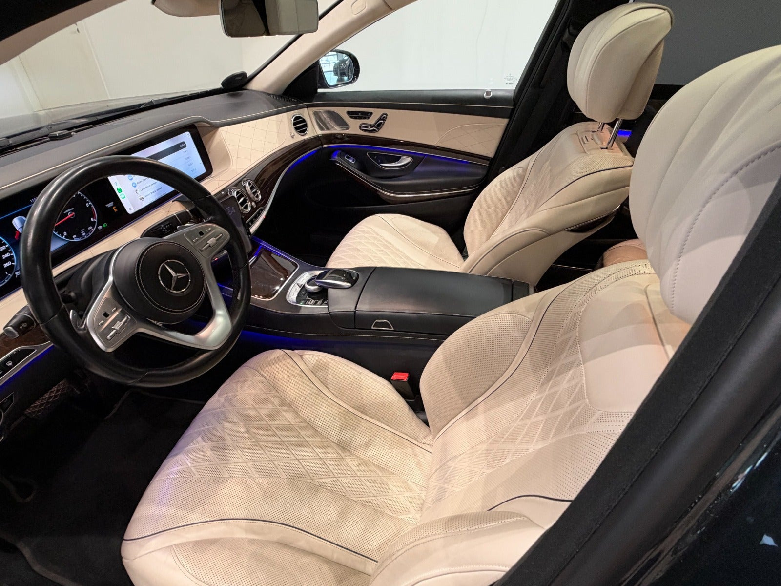 Beige Mercedes S400 d fra 2018
