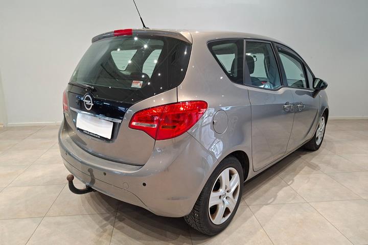 Grå Opel Meriva fra 2014