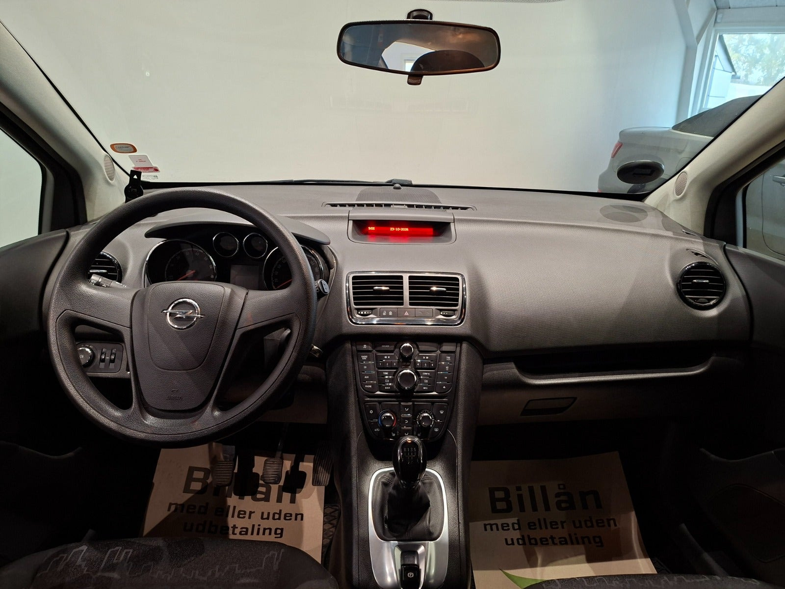 Grå Opel Meriva fra 2014
