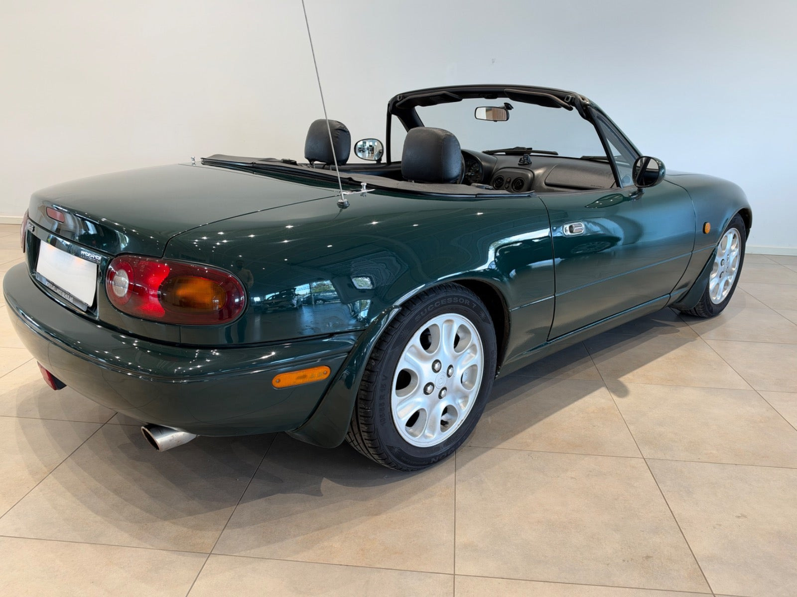 Grøn Mazda MX-5 fra 1997