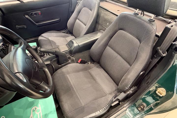 Grøn Mazda MX-5 fra 1997